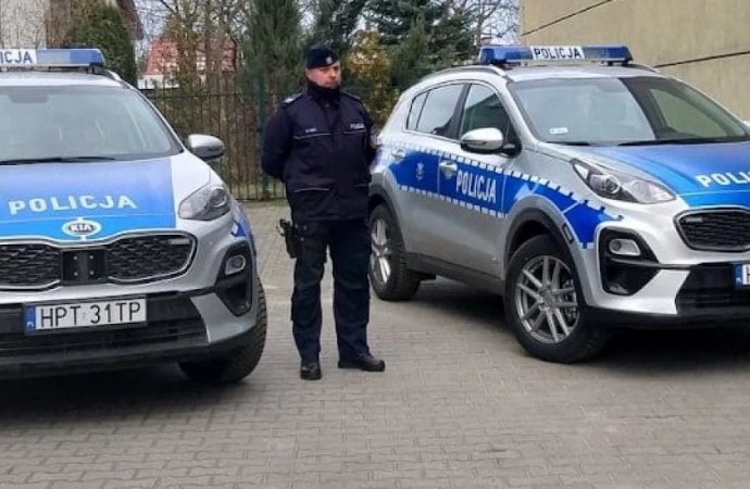 {Policjanci z powiatu iławskiego otrzymali nowe samochody.}